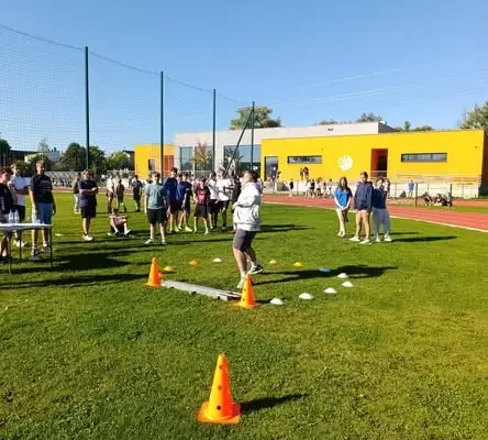 Uczniowie z Myszkowa przywieźli worek medali z zawodów lekkoatletycznych