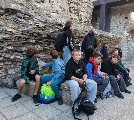 Uczniowie klas 4–6 z Myszkowa odkrywali uroki Jury Krakowsko-Częstochowskiej