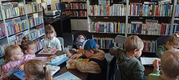 Przedszkolaki z Poraja odwiedziły bibliotekę w ramach Tygodnia Budowania Relacji
