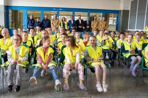 Bezpieczny pierwszoklasista: odblaskowe kamizelki i lekcja o czadzie w powiecie poznańskim