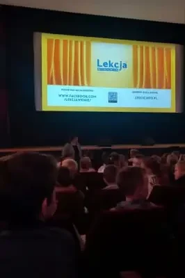 Lekcja filmowa w Częstochowie: uczniowie z Poraja odkrywali tajniki muzyki w kinie