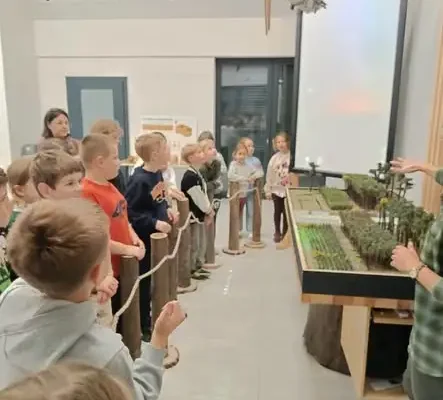 Klasa 2a na warsztatach w Nadleśnictwie Babki – dzień pełen natury i kreatywności