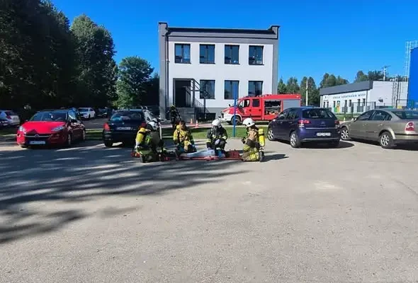 Próbna ewakuacja i pokaz ratownictwa w Szkole Podstawowej w Kuźnicy Starej
