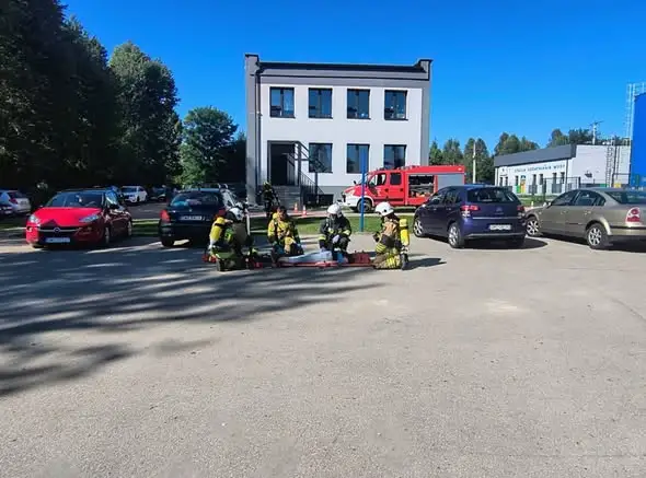 Próbna ewakuacja i pokaz ratownictwa w Szkole Podstawowej w Kuźnicy Starej