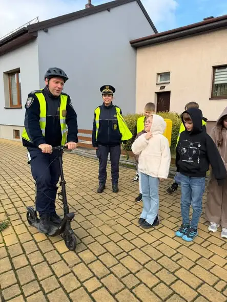 Uczniowie z Żarek uczyli się bezpieczeństwa na drodze ze Strażą Miejską