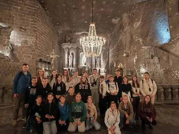 Wycieczka uczniów do Wieliczki i Wadowic — lekcja historii i dziedzictwa