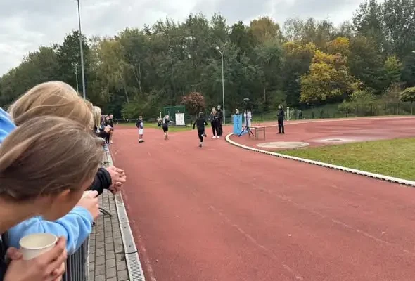 Młodzi biegacze z Żarek w finale wojewódzkim sztafet przełajowych
