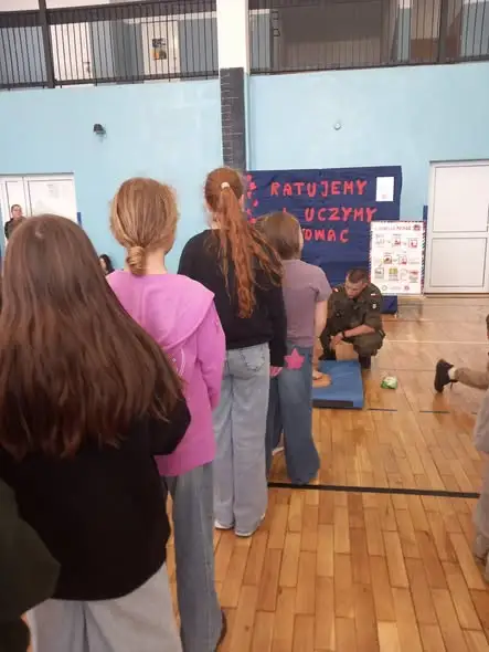 Myszków: uczniowie bili rekord w resuscytacji z okazji Europejskiego Dnia Przywracania Czynności Serca