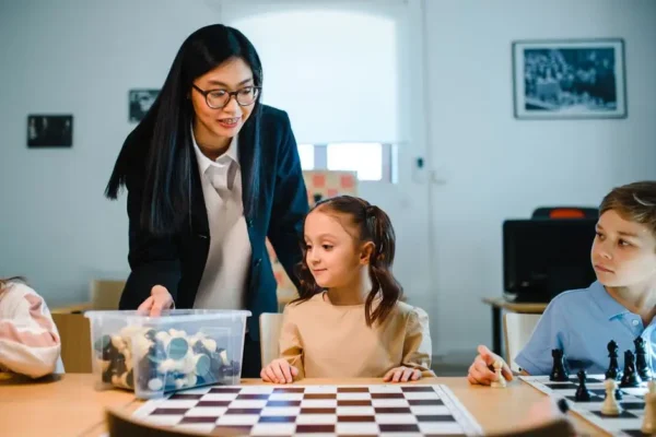 Dzień Edukacji Narodowej w Szkole Podstawowej w Żarkach – planszówki zamiast tradycyjnej akademii